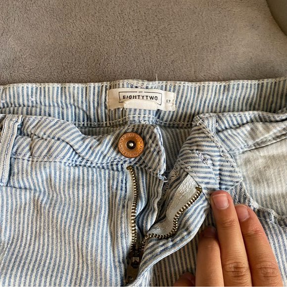 Eighty two denim pinstripe light wash Jean shorts - Picture 5 of 9